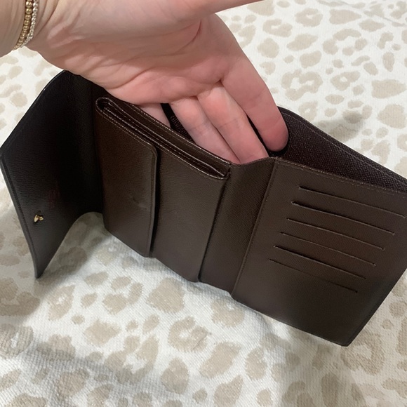 LOUIS VUITTON
Damier Ebene Alexandra Wallet - Picture 8 of 17